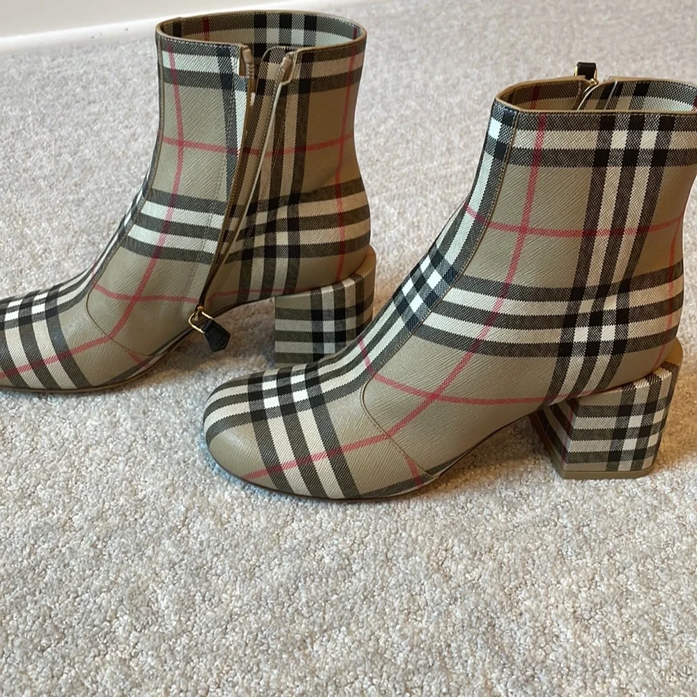 NWT Burberry Armdale Check Plaid Ankle Boots - Picture 7 of 7